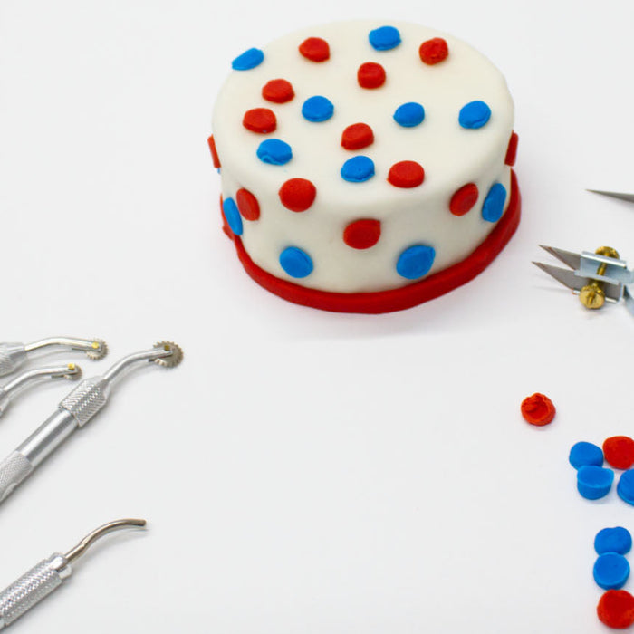 How to Decorate a Cake