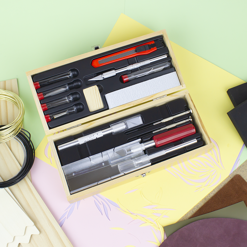 Deluxe Knife and Tool Set