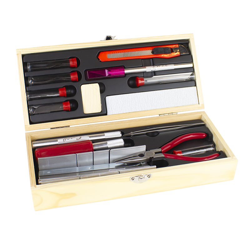 Modeling Tools Basic Kit Set 20 piece set Includes storage box For