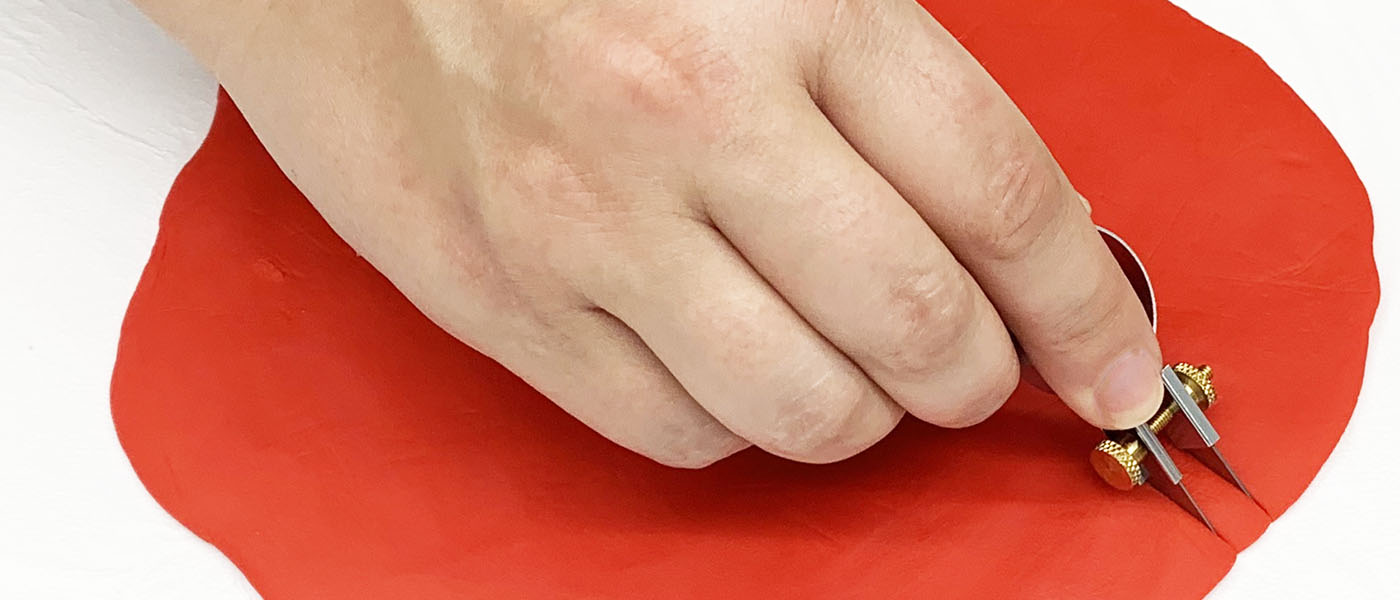 cake decorating tool cutting fondant