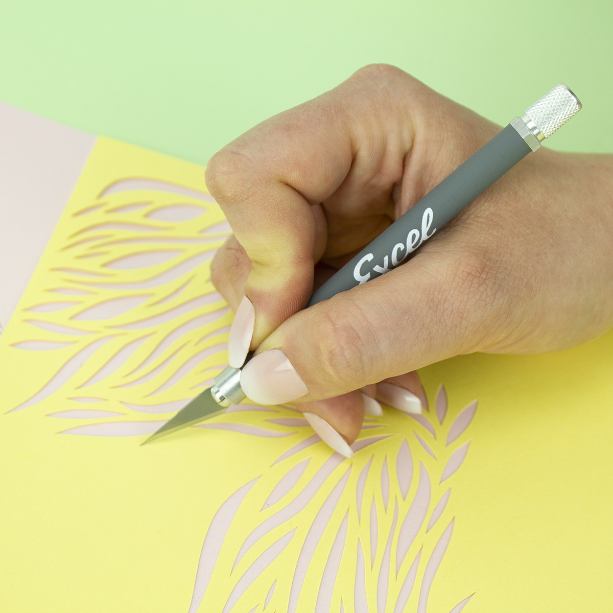 K18 Grip-On Knife With Extra Blades